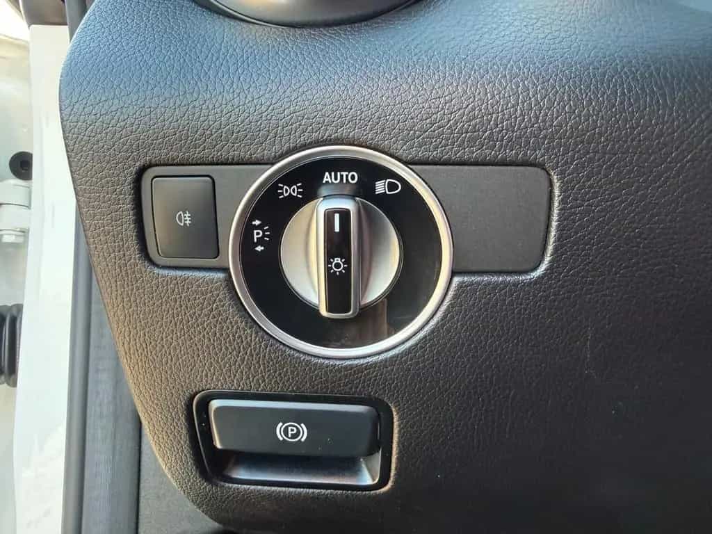 Mercedes-Benz SLC 180 Roadster|NAVI|LED|Panorama|Airscarf 01/2018-photo-23