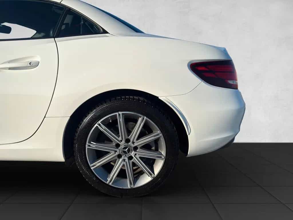 Mercedes-Benz SLC 180 Roadster|NAVI|LED|Panorama|Airscarf 01/2018-photo-32