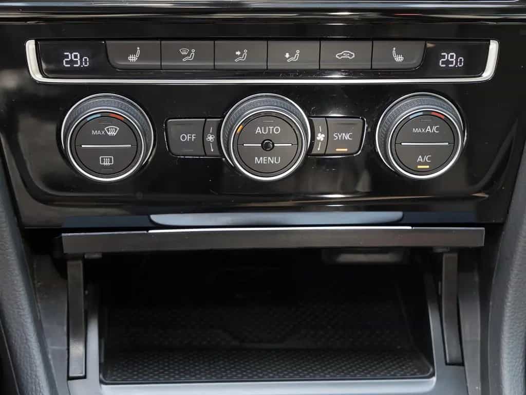 Volkswagen Golf VII Variant 1.5 TSI DSG Highline NAVI LED P 05/2020-photo-13