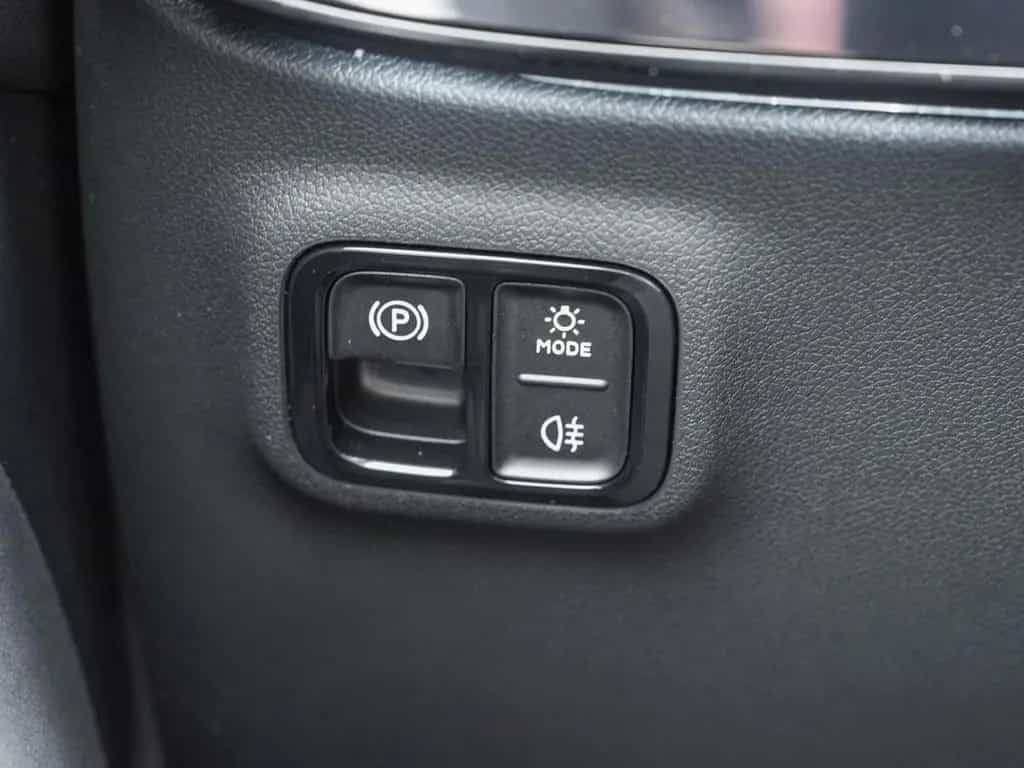 Mercedes-Benz CLA 180 AMG Night Panorama MBUX Navi AHK 360° 02/2026-photo-17