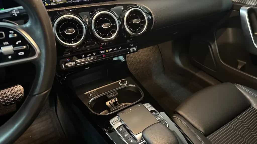 Mercedes-Benz A-Class 180 *GROßES.DISPLAY*LED*SITZHEIZ*TEMPOMAT* 10/2019-photo-12