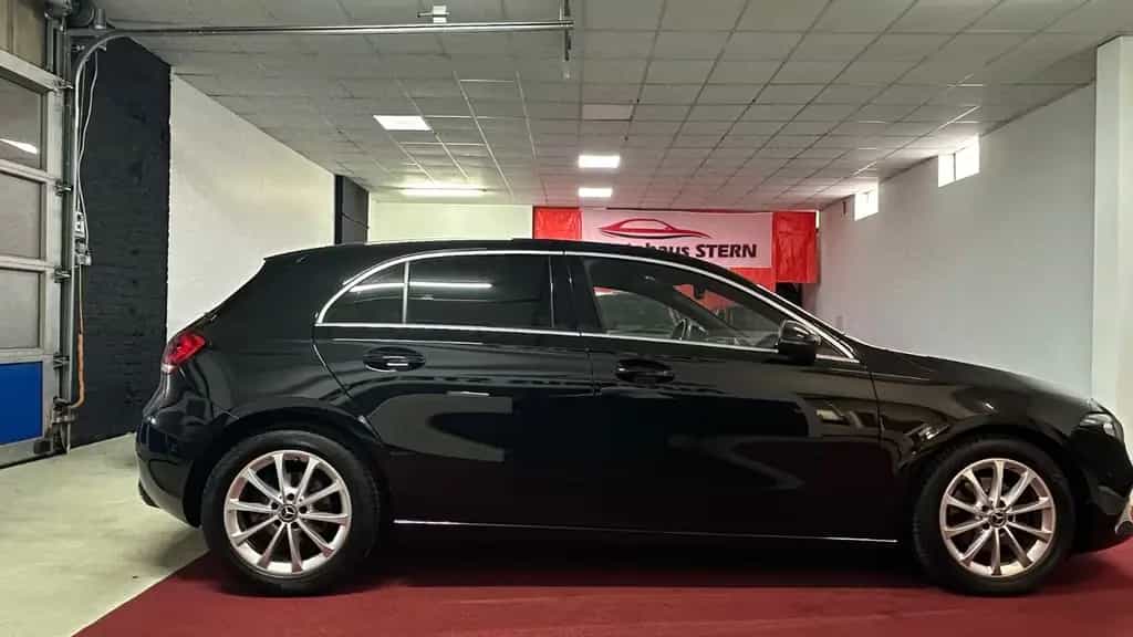 Mercedes-Benz A-Class 180 *GROßES.DISPLAY*LED*SITZHEIZ*TEMPOMAT* 10/2019-photo-3