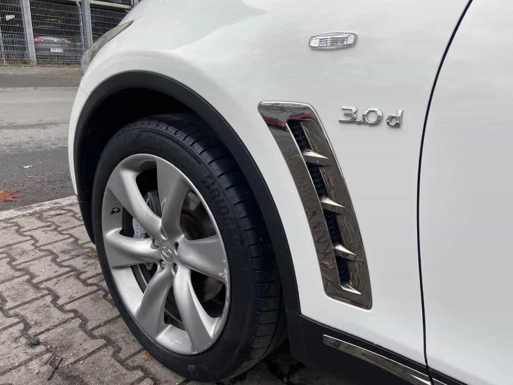 Infiniti QX70 3.0 d S  Vollaustattung 01/2016-photo-9