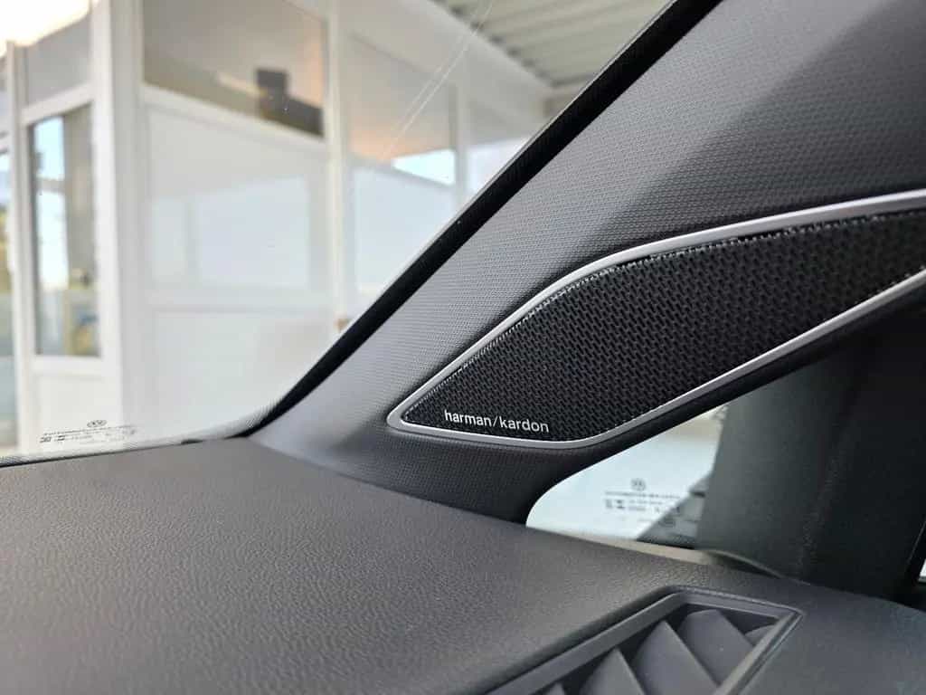 Volkswagen Golf VIII Limo R 4Motion Black Style Akrapovic 12/2023-photo-22