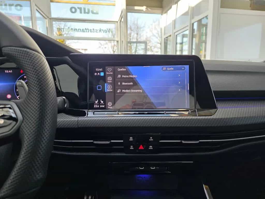 Volkswagen Golf VIII Limo R 4Motion Black Style Akrapovic 12/2023-photo-27