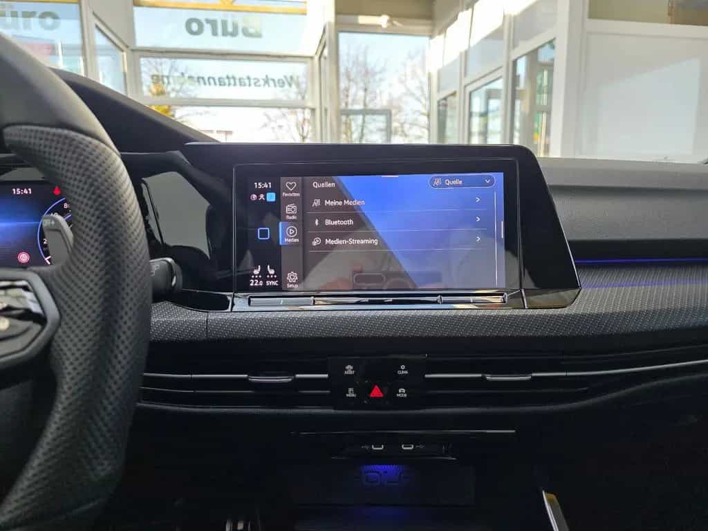 Volkswagen Golf VIII Limo R 4Motion Black Style Akrapovic 12/2023-photo-28