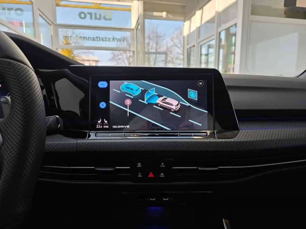Volkswagen Golf VIII Limo R 4Motion Black Style Akrapovic 12/2023-photo-41