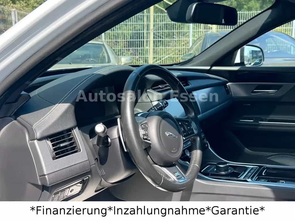 Jaguar XF Sportbrake R-Sport*LED*Pano* Black Pack* 01/2018-photo-20