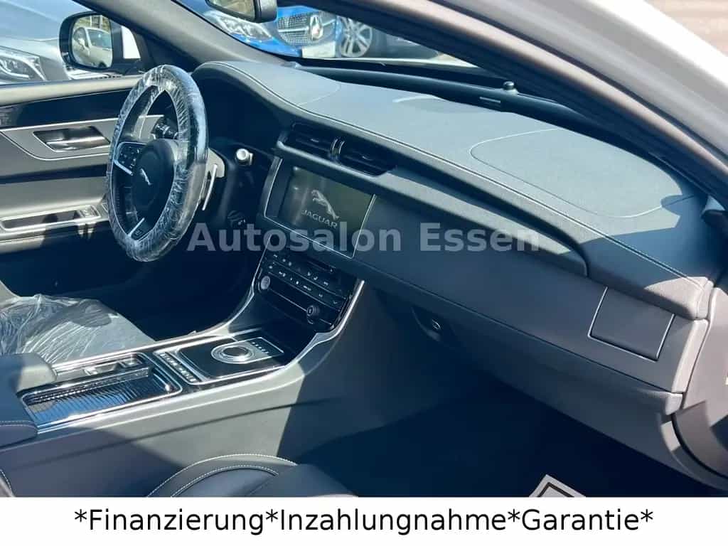 Jaguar XF Sportbrake R-Sport*LED*Pano* Black Pack* 01/2018-photo-25