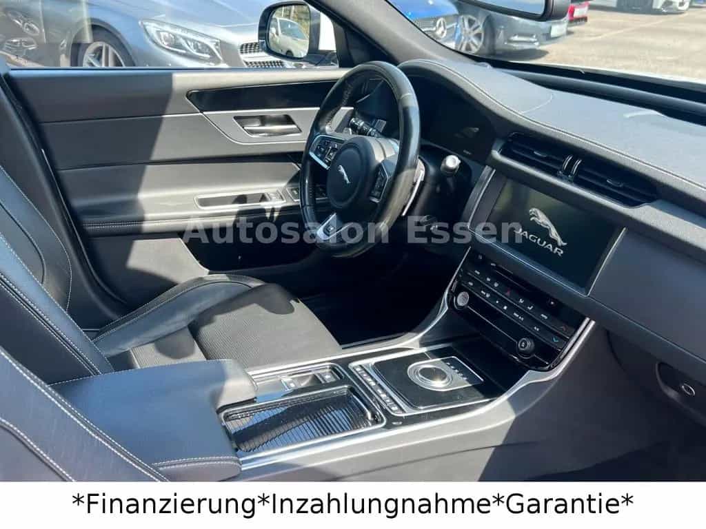 Jaguar XF Sportbrake R-Sport*LED*Pano* Black Pack* 01/2018-photo-26