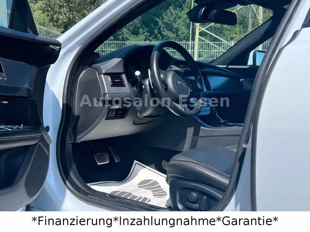Jaguar XF Sportbrake R-Sport*LED*Pano* Black Pack* 01/2018-photo-27