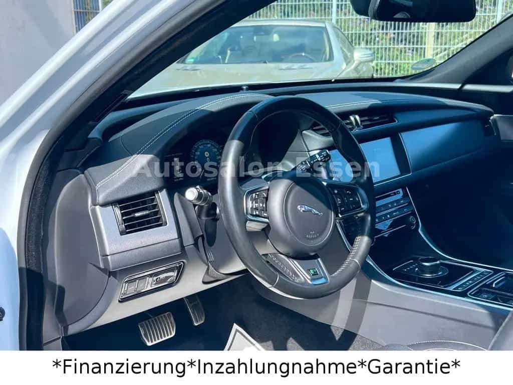 Jaguar XF Sportbrake R-Sport*LED*Pano* Black Pack* 01/2018-photo-28