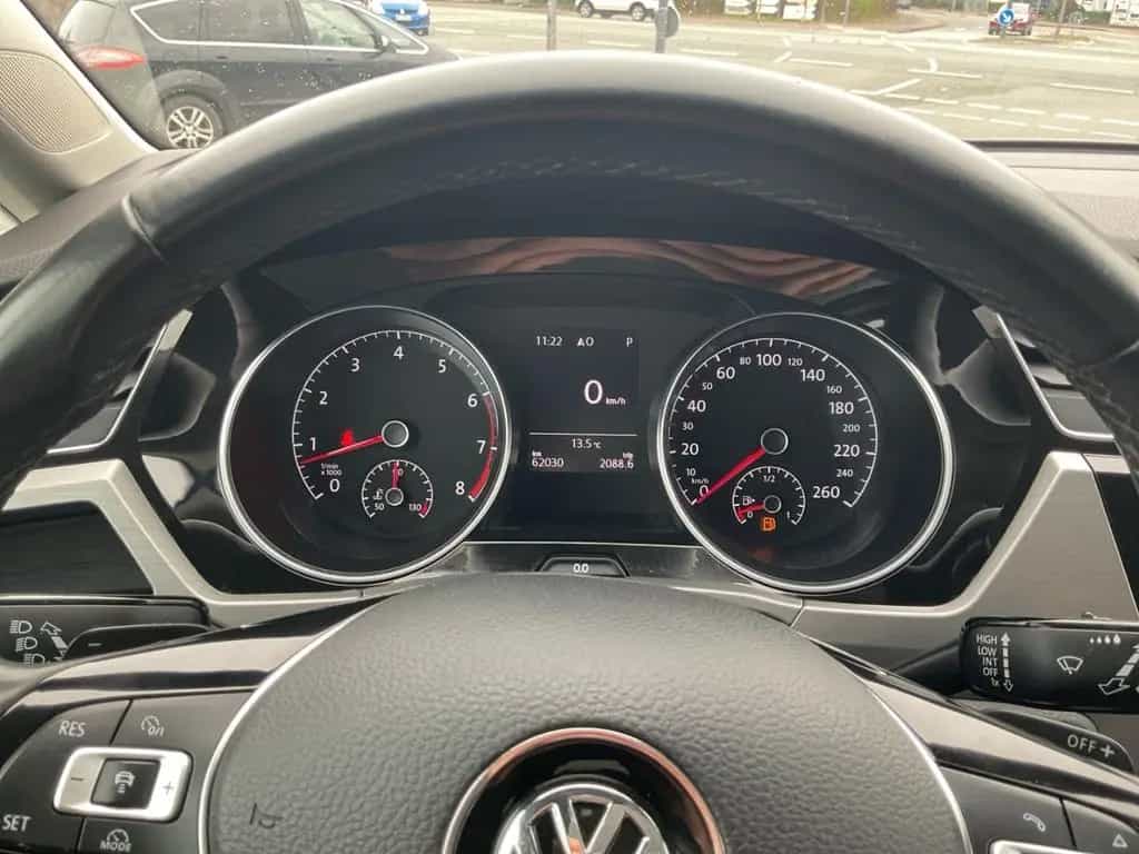Volkswagen Touran 1.4 TSI DSG 7-Sitzer ACC LED Navi SHZ PDC 09/2015-photo-11