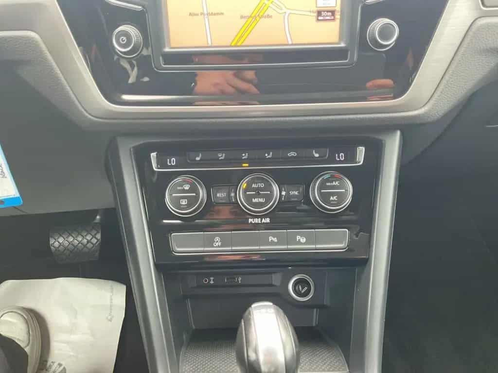 Volkswagen Touran 1.4 TSI DSG 7-Sitzer ACC LED Navi SHZ PDC 09/2015-photo-20