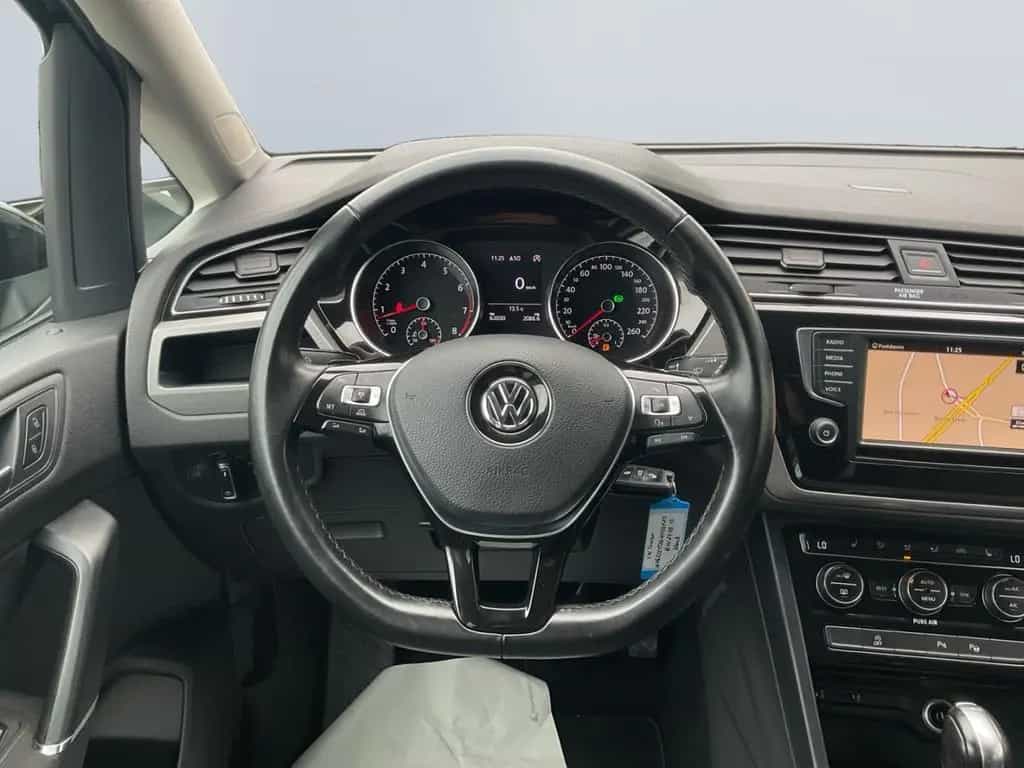 Volkswagen Touran 1.4 TSI DSG 7-Sitzer ACC LED Navi SHZ PDC 09/2015-photo-9