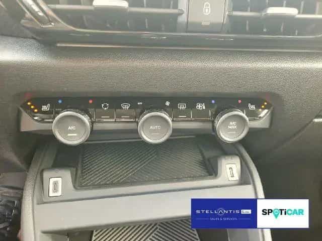 Citroën C4 Shine 1.2 PureTech 130 (EUR C4 1.2 PureTech 1 11/2023-photo-15