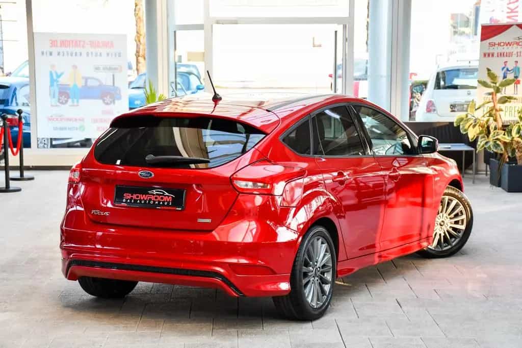 Ford Focus Lim. ST-Line Navi PDC 1. Hand nur 50tkm! 08/2017-photo-1