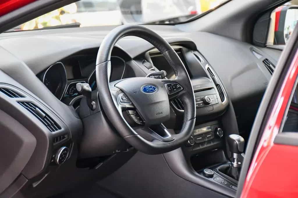 Ford Focus Lim. ST-Line Navi PDC 1. Hand nur 50tkm! 08/2017-photo-12