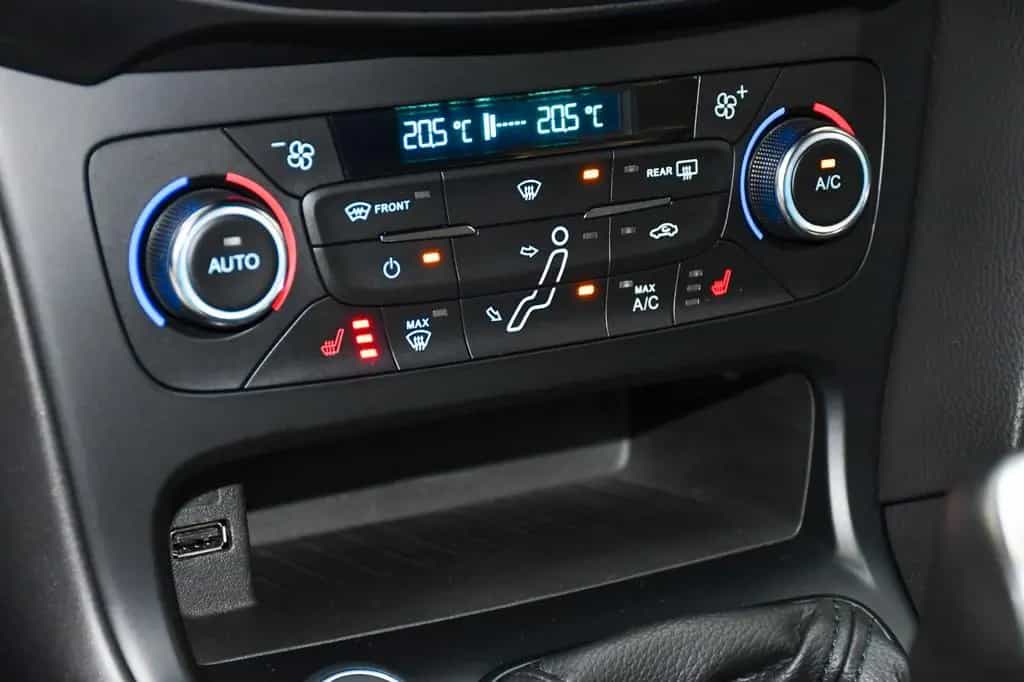 Ford Focus Lim. ST-Line Navi PDC 1. Hand nur 50tkm! 08/2017-photo-19