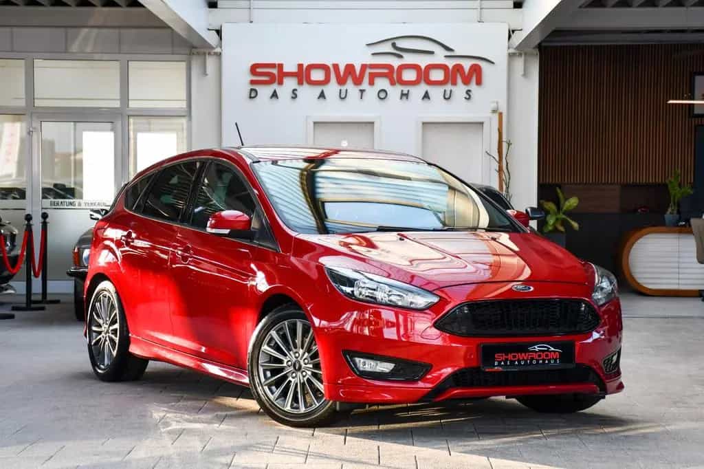 Ford Focus Lim. ST-Line Navi PDC 1. Hand nur 50tkm! 08/2017-photo-2