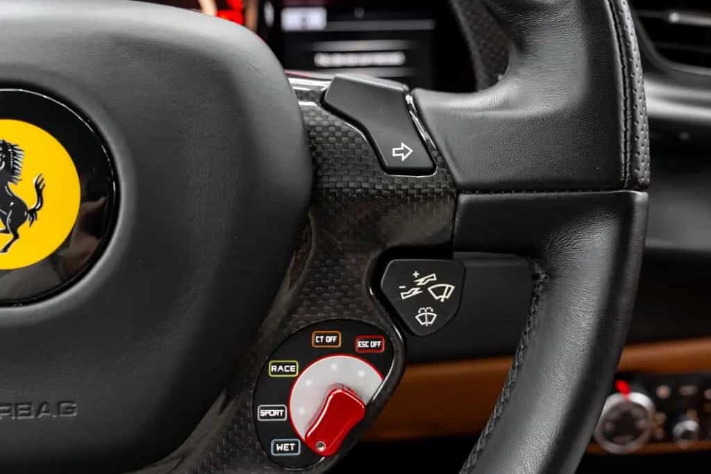Ferrari 488 GTB NETTO EXPORT // CARBON PACKAGE 01/2016-photo-32