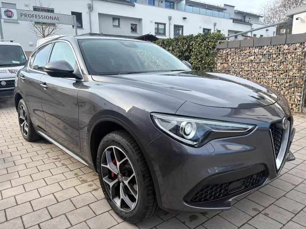 Alfa Romeo Stelvio Super Q4 08/2019-photo-2