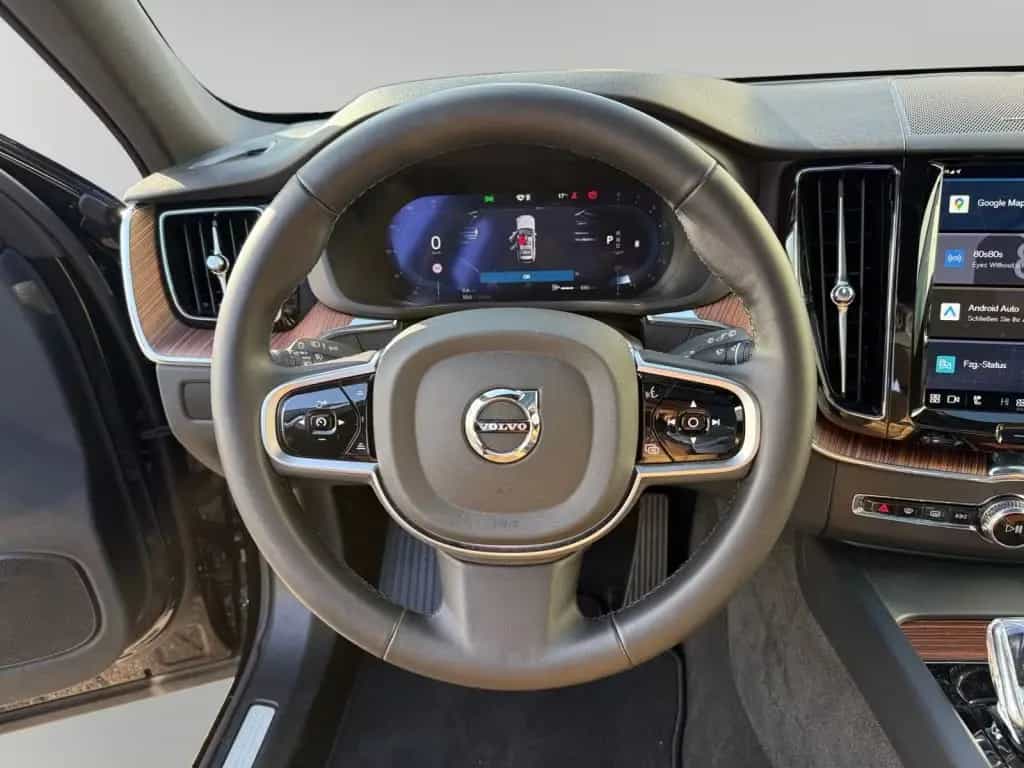 Volvo XC60 B5 B AWD Plus Dark Luftfahrwerk  360° Cam 07/2025-photo-11