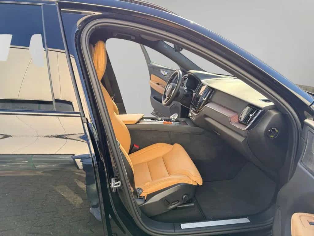 Volvo XC60 B5 B AWD Plus Dark Luftfahrwerk  360° Cam 07/2025-photo-14