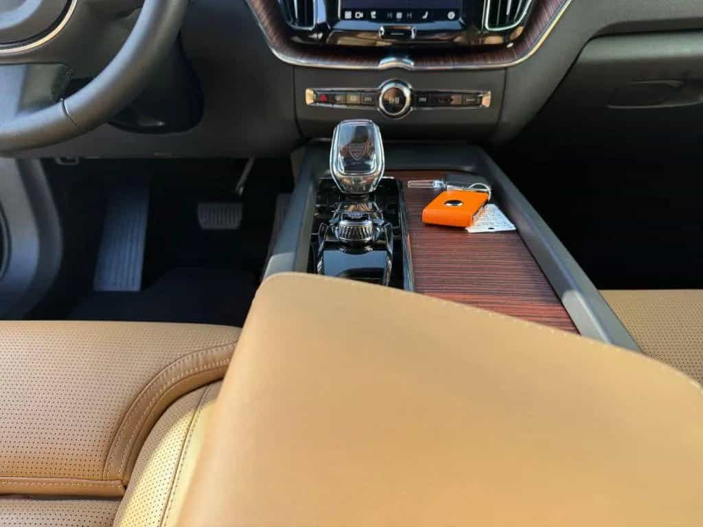 Volvo XC60 B5 B AWD Plus Dark Luftfahrwerk  360° Cam 07/2025-photo-15
