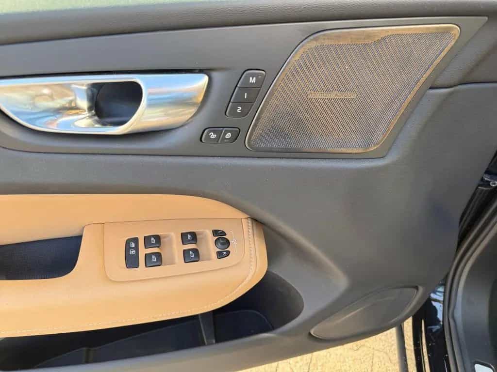 Volvo XC60 B5 B AWD Plus Dark Luftfahrwerk  360° Cam 07/2025-photo-16