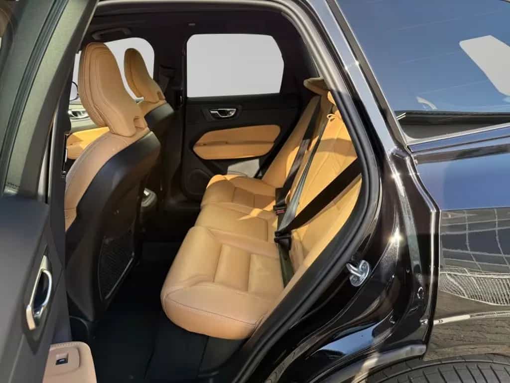 Volvo XC60 B5 B AWD Plus Dark Luftfahrwerk  360° Cam 07/2025-photo-17