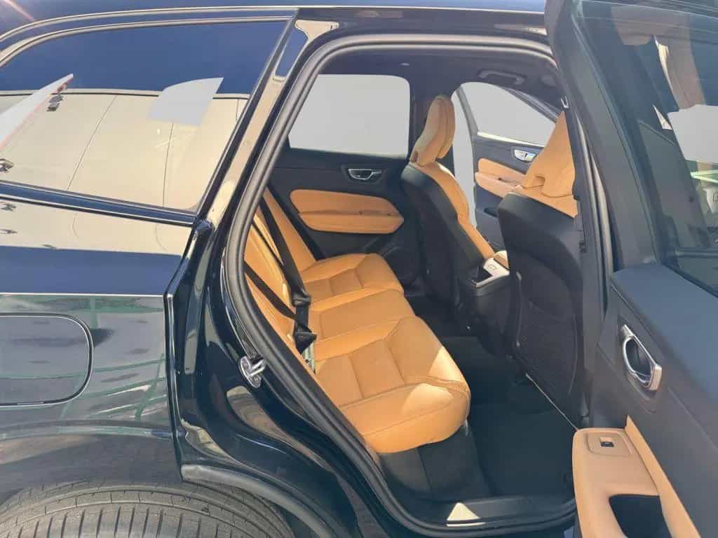 Volvo XC60 B5 B AWD Plus Dark Luftfahrwerk  360° Cam 07/2025-photo-18