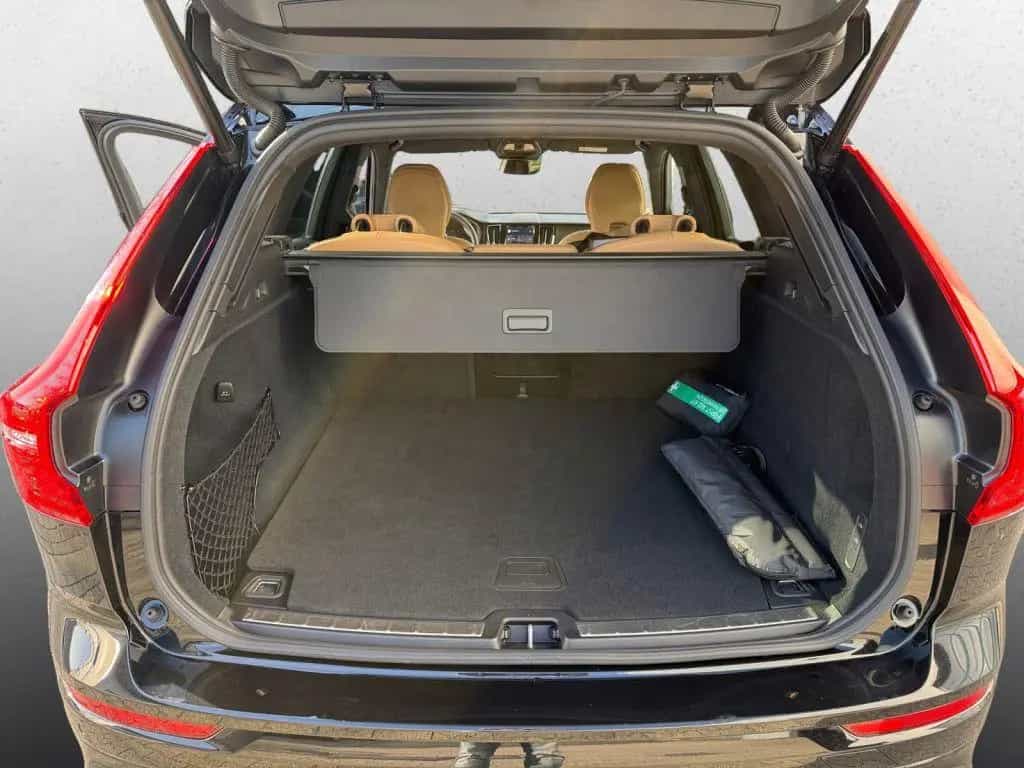 Volvo XC60 B5 B AWD Plus Dark Luftfahrwerk  360° Cam 07/2025-photo-19