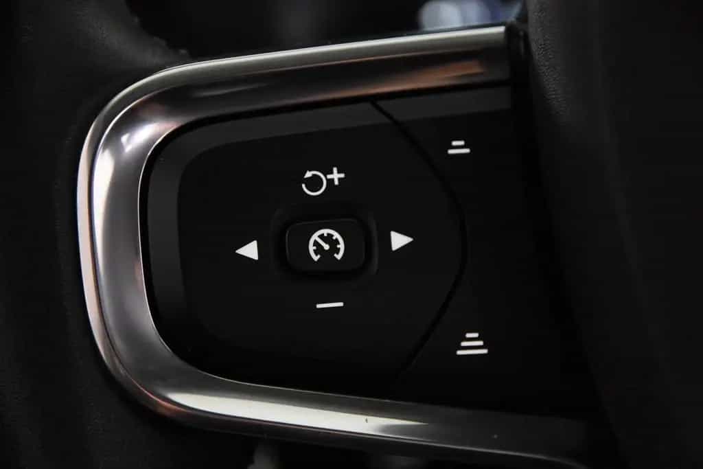 Volvo XC40 T3 Geartronic *1.Hand*18"R-Design*Navi* 05/2021-photo-17