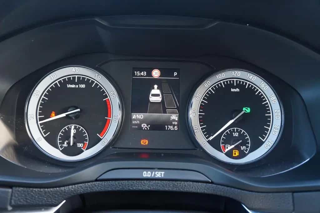 Skoda Karoq 1.5l TSI ACT DSG STYLE*PDC*KAMERA*KEYLESS* 11/2021-photo-27
