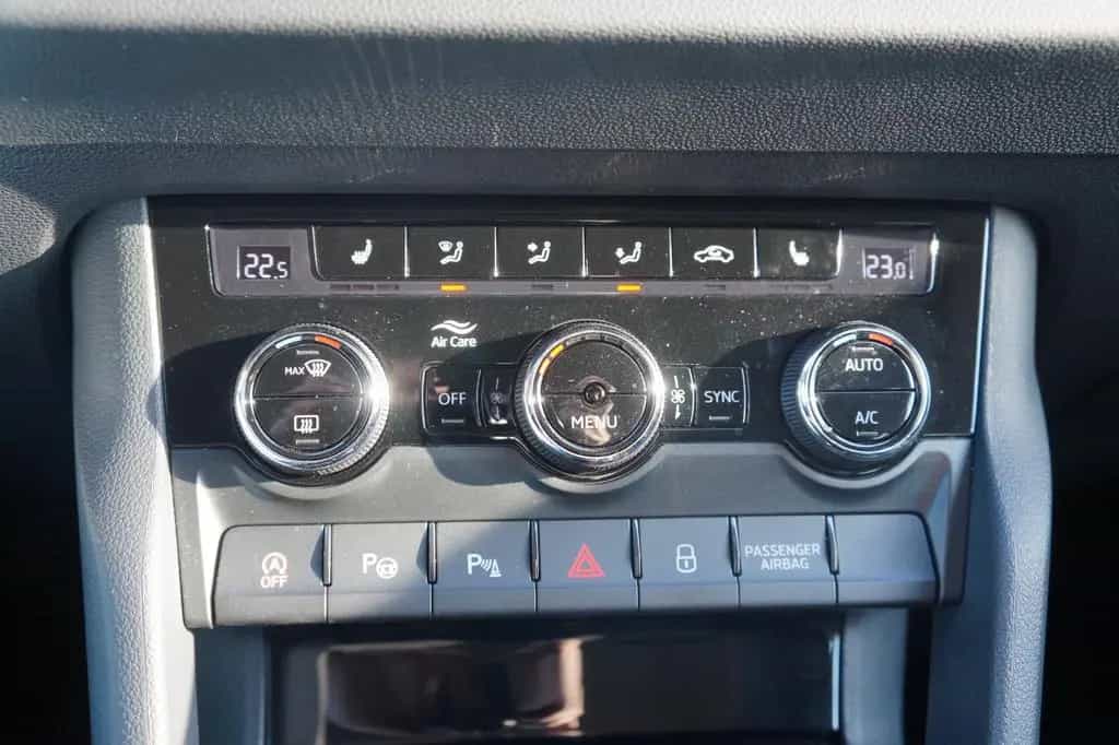 Skoda Karoq 1.5l TSI ACT DSG STYLE*PDC*KAMERA*KEYLESS* 11/2021-photo-36