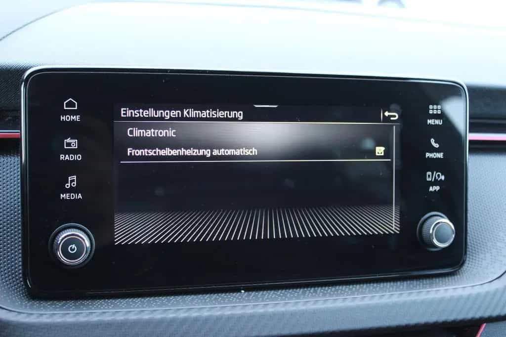 Skoda Scala Monte Carlo 1,5TSI DSG 18"+ WinterPlus+5JG 02/2025-photo-19