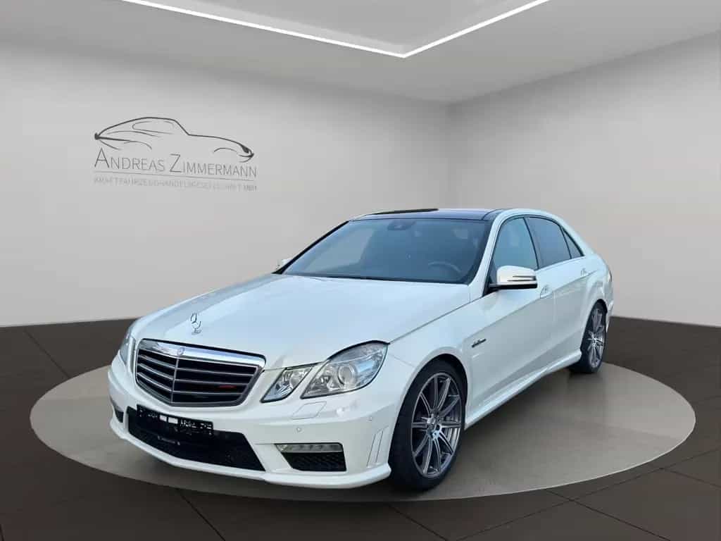 Mercedes-Benz E 63 AMG 6.3 V8 SAUGER! PANO/CAM/KEY/HK7 04/2010-photo-0