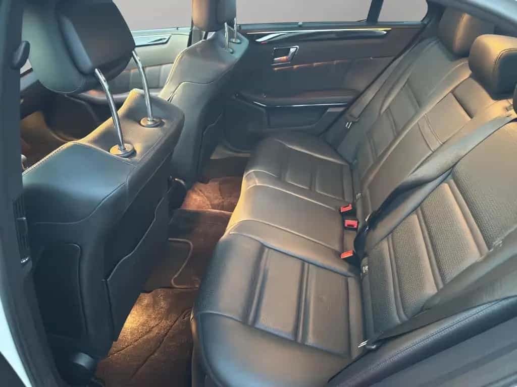 Mercedes-Benz E 63 AMG 6.3 V8 SAUGER! PANO/CAM/KEY/HK7 04/2010-photo-11