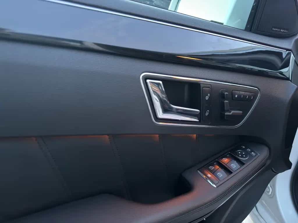 Mercedes-Benz E 63 AMG 6.3 V8 SAUGER! PANO/CAM/KEY/HK7 04/2010-photo-13