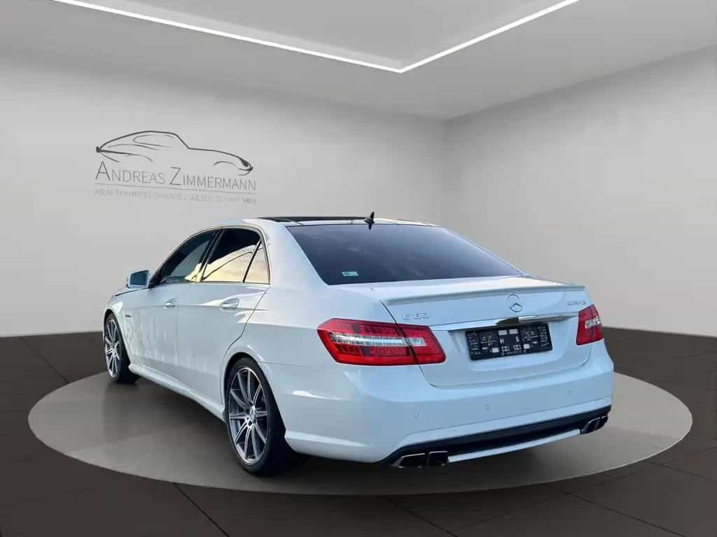 Mercedes-Benz E 63 AMG 6.3 V8 SAUGER! PANO/CAM/KEY/HK7 04/2010-photo-5