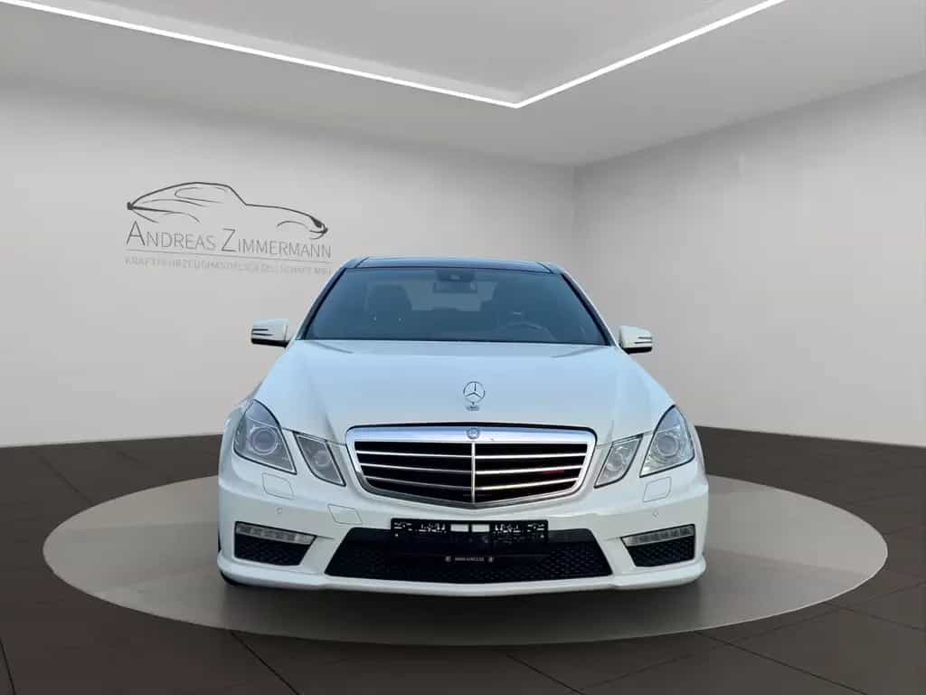 Mercedes-Benz E 63 AMG 6.3 V8 SAUGER! PANO/CAM/KEY/HK7 04/2010-photo-7
