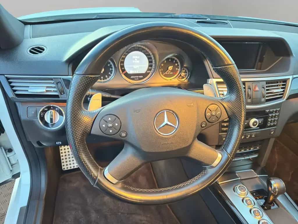 Mercedes-Benz E 63 AMG 6.3 V8 SAUGER! PANO/CAM/KEY/HK7 04/2010-photo-8