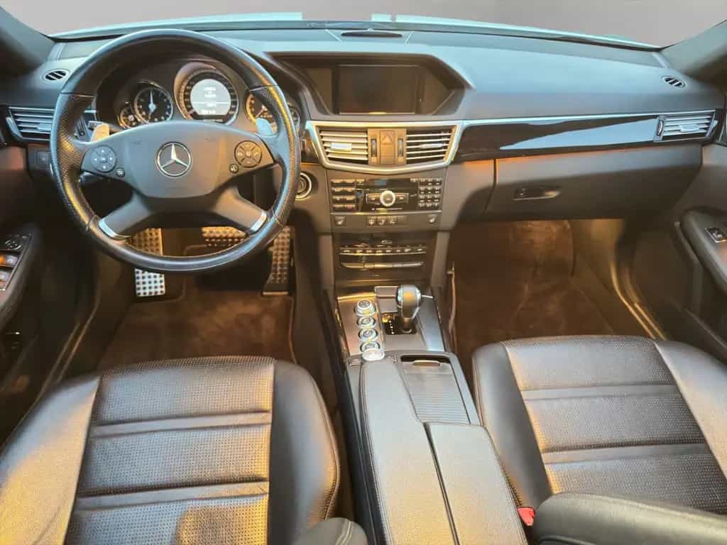Mercedes-Benz E 63 AMG 6.3 V8 SAUGER! PANO/CAM/KEY/HK7 04/2010-photo-9