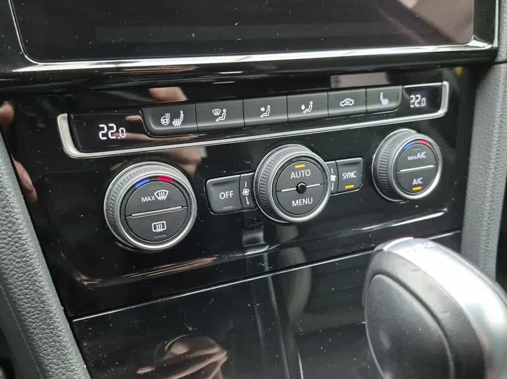 Volkswagen Golf Variant 1.4 TSI DSG R-LINE NAVI LED ACC PDC 04/2018-photo-14