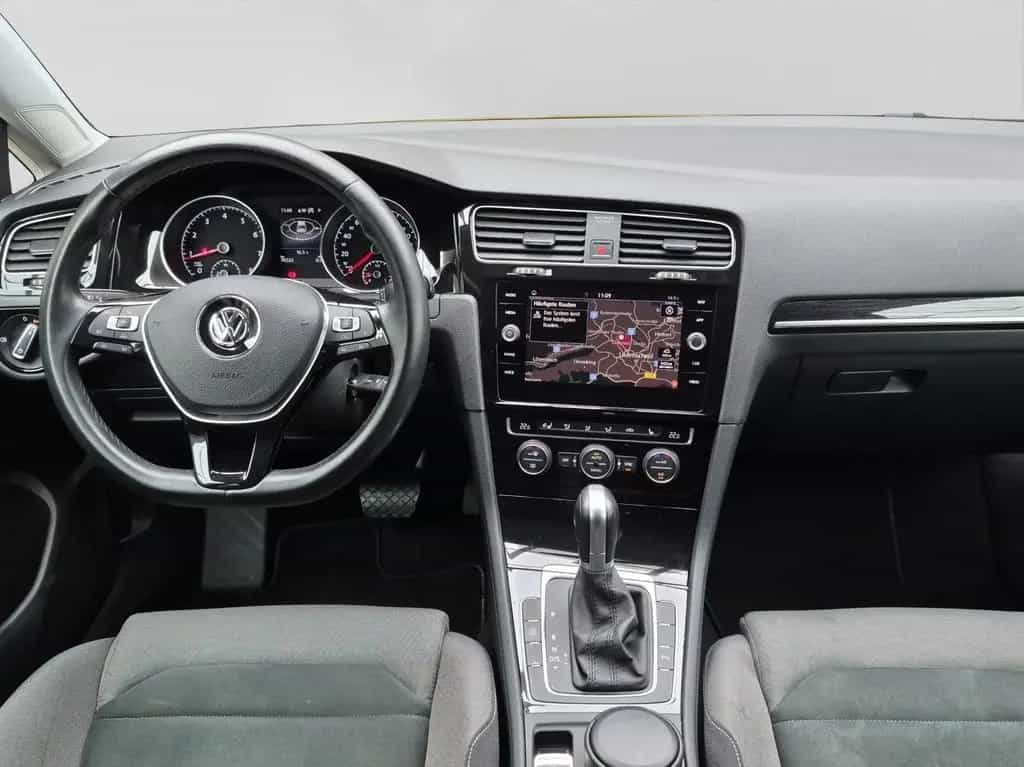 Volkswagen Golf Variant 1.4 TSI DSG R-LINE NAVI LED ACC PDC 04/2018-photo-4