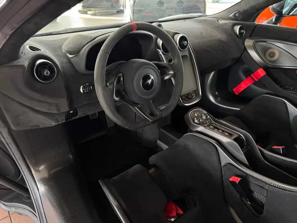McLaren 620R "187 OF 225" 04/2020-photo-23