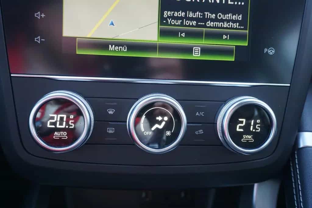 Renault Kadjar 1.3 TCe EDC Bose Edit. LED Navi AHK DAB 02/2020-photo-17