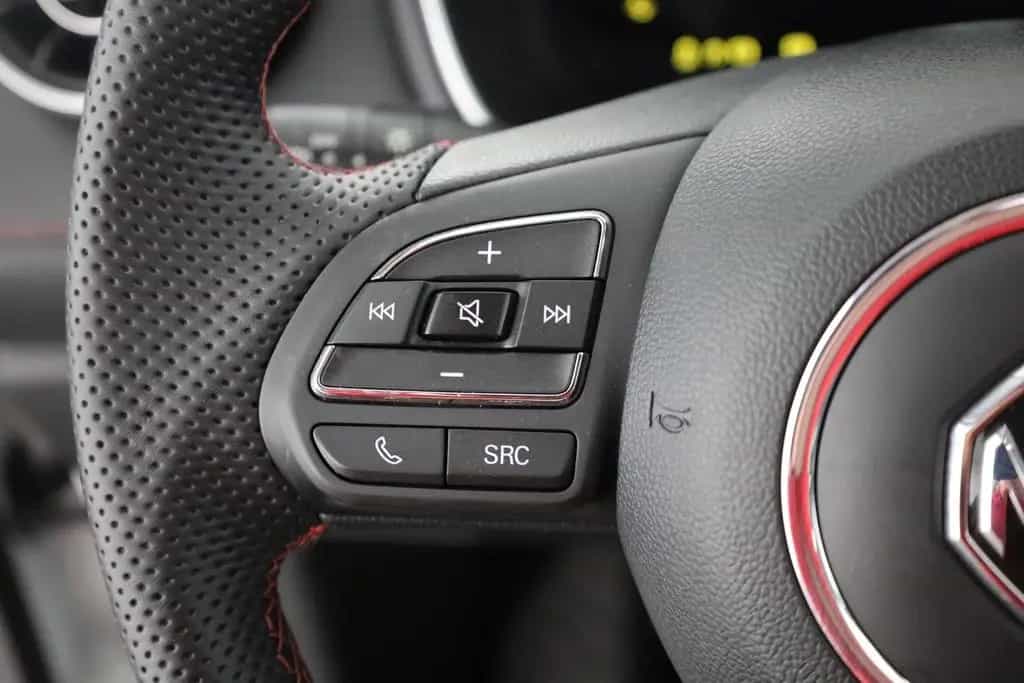 MG HS 1.5 T-GDI Luxury Aut. LED ACC Navi 360° Pano 03/2024-photo-14