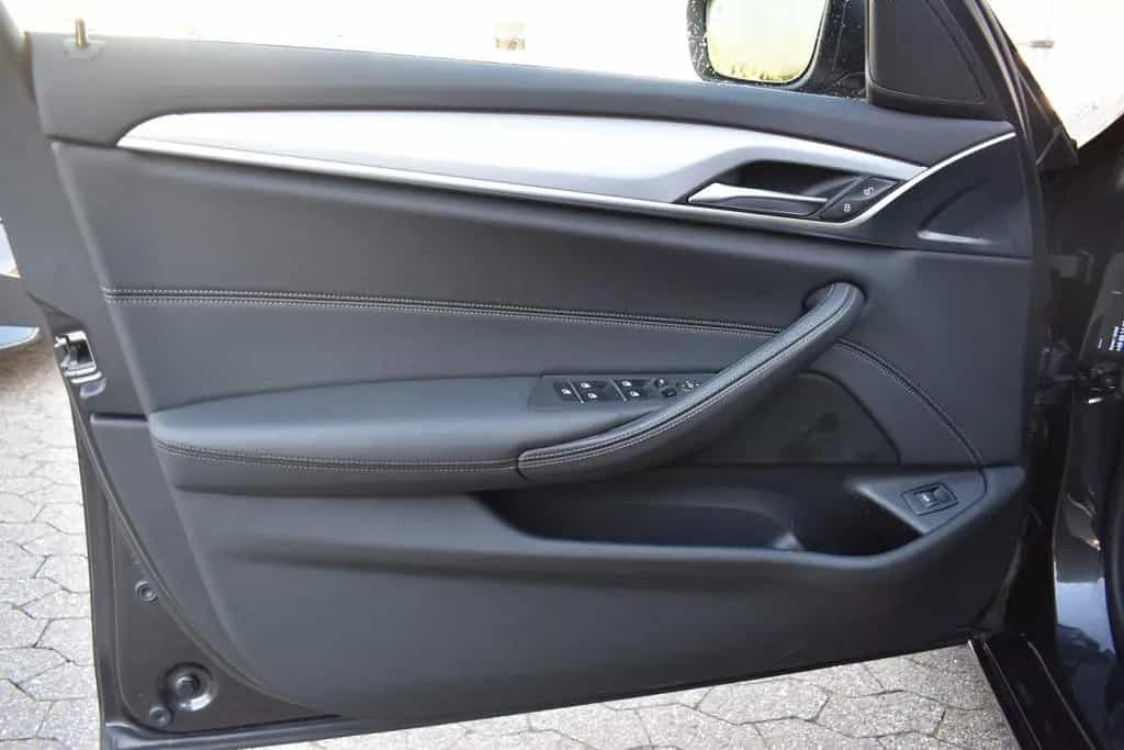 BMW 5 Series 530d xDrive Touring HiFi DAB WLAN ACC + Stop&Go 02/2023-photo-11